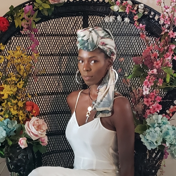 Meet your Posher, Suzette - Picture 3 of 3